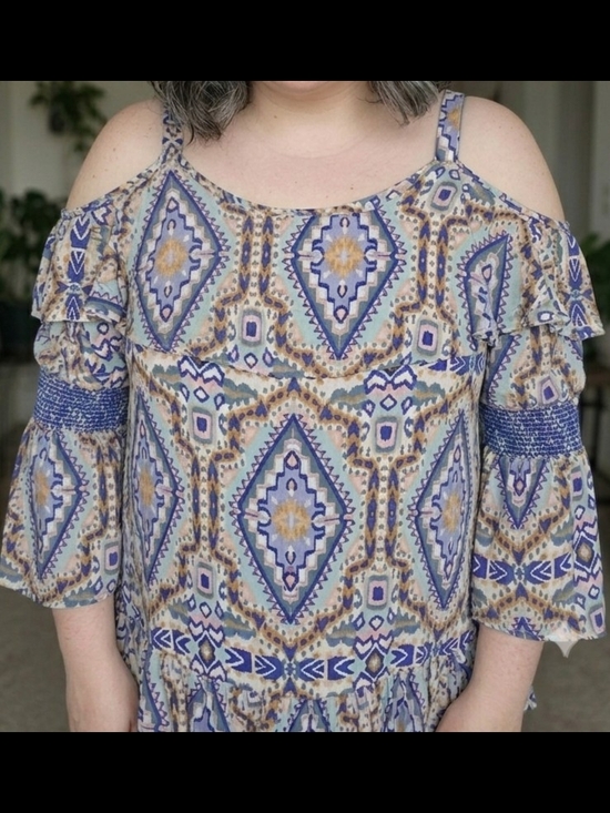 Democracy Tops - Democracy Cold-Shoulder Geometric Print Blouse in Blue and Cream
